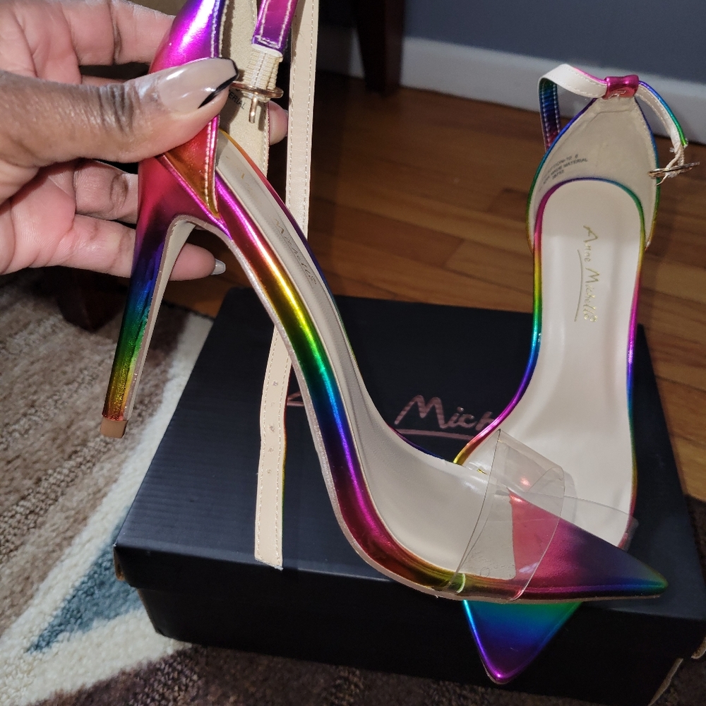 Heels - Picture 2 of 3